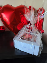 Load image into Gallery viewer, Limited edition: Valentine's Day Cupcakes Made For Two
