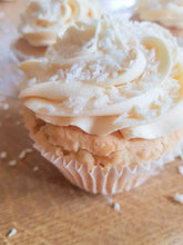 Load image into Gallery viewer, Vegan cupcakes
